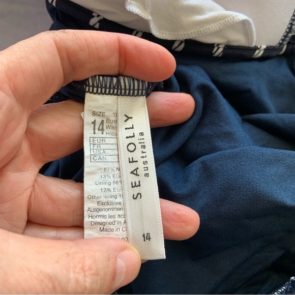 Seafolly flattering swimsuit - Picture 4 of 10